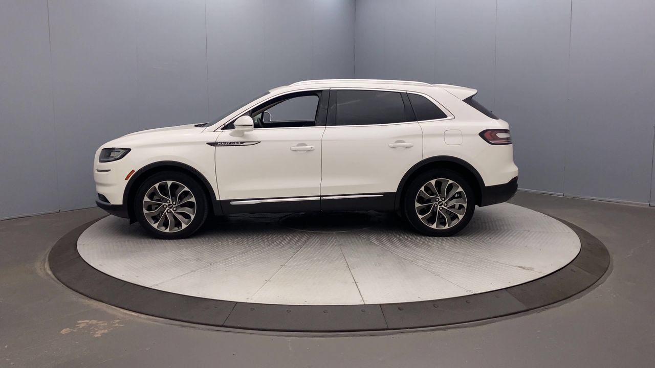 Used 2023 Lincoln Nautilus Reserve AWD/4WD image 2