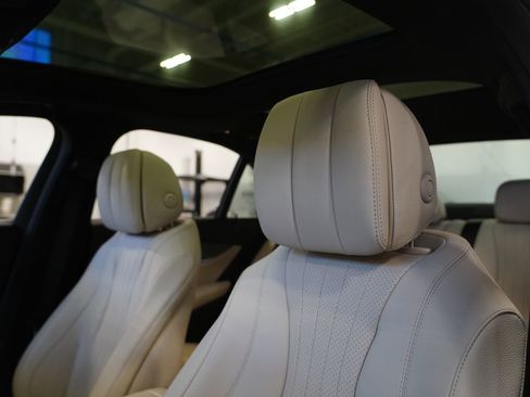 Used 2022 Mercedes-Benz E 350 4MATIC Sedan image 13