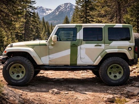 Used 2015 Jeep Wrangler Unlimited Sahara w/ Connectivity Group AWD/4WD image 1
