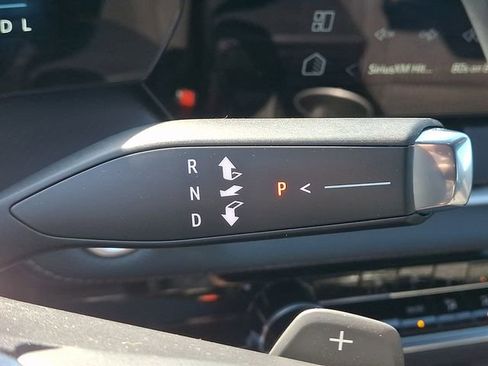 Used 2025 Chevrolet Equinox LT FWD image 14