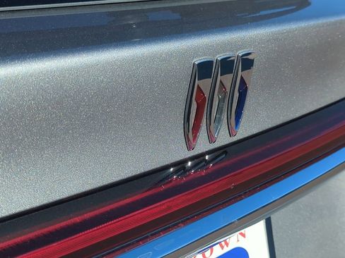 Used 2025 Buick Enclave Preferred image 32