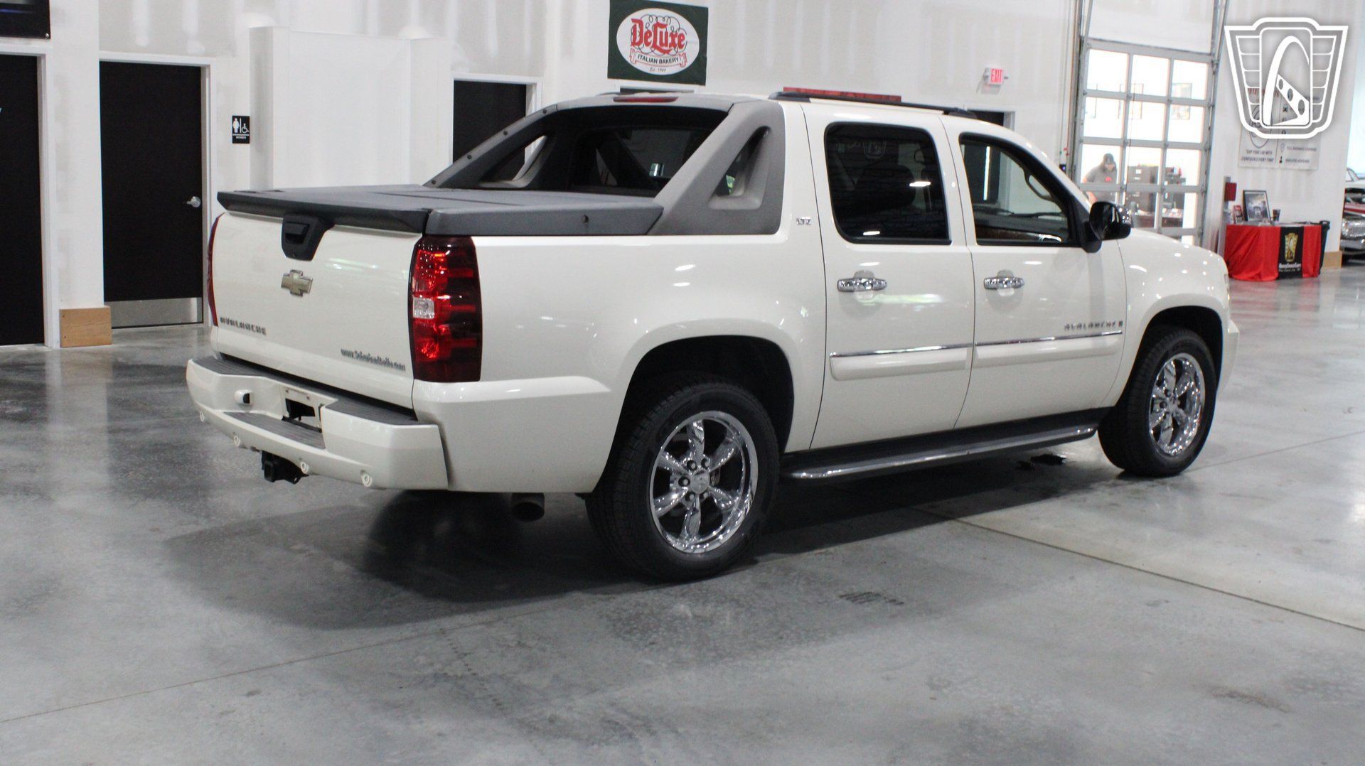 Used 2008 Chevrolet Avalanche LTZ w/ LTZ Preferred Equipment Group AWD/4WD image 16
