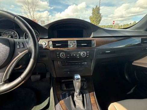 Used 2013 BMW 328i Convertible w/ Premium Pkg image 7