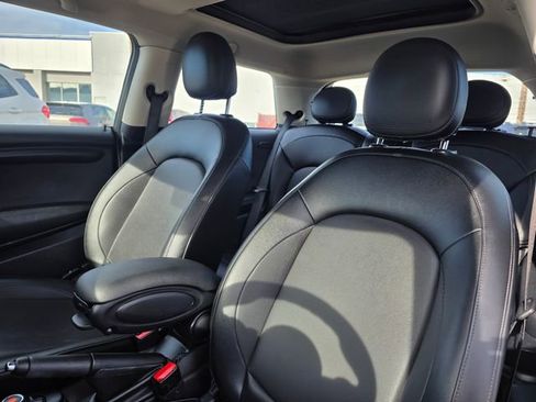 Used 2018 MINI Cooper 2-Door Hardtop w/ Cold Weather Package image 17