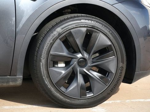 Used 2025 Tesla Model Y Long Range RWD image 33