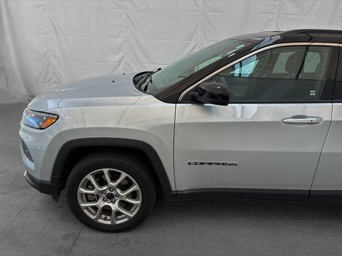 Used 2025 Jeep Compass Limited AWD/4WD image 3