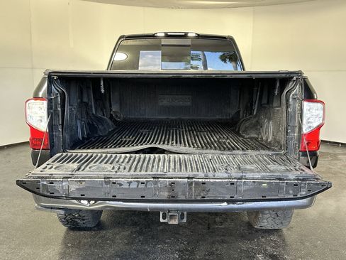 Used 2018 Nissan Titan SV image 28