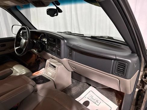 Used 2001 Chevrolet Suburban LS AWD/4WD image 34