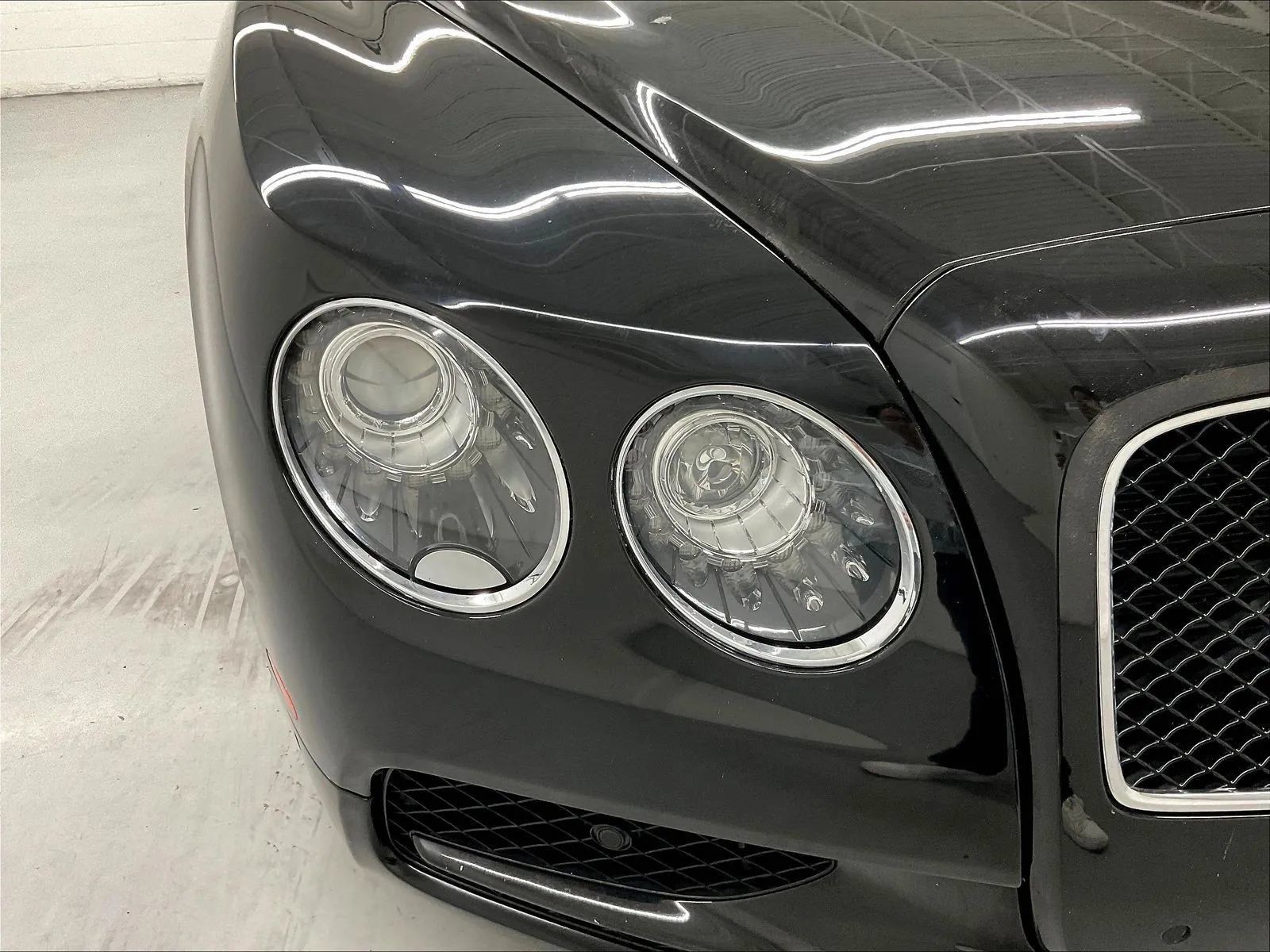 Used 2017 Bentley Flying Spur S V8 AWD/4WD image 35