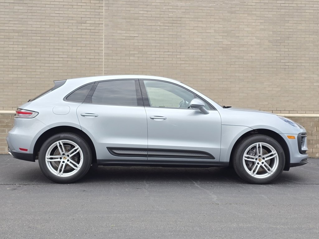 Certified 2024 Porsche Macan AWD/4WD image 10