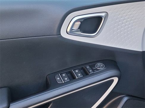 Used 2023 Kia Soul GT-Line image 11