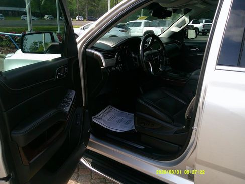 Used 2017 GMC Yukon XL SLT image 8