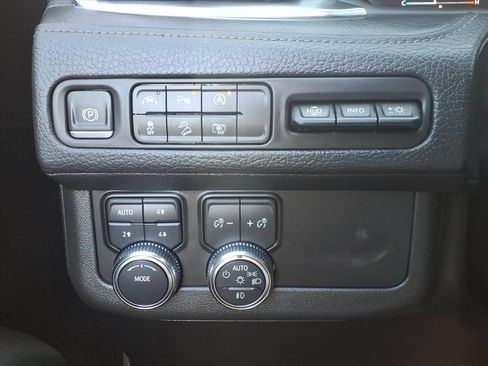 Used 2024 GMC Yukon XL Denali AWD/4WD image 21