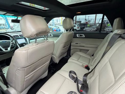 Used 2012 Ford Explorer XLT image 12
