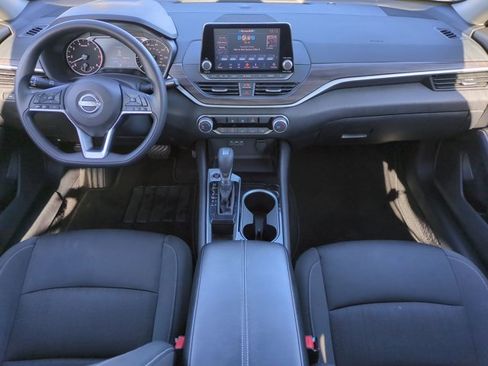 Used 2024 Nissan Altima 2.5 SV image 14