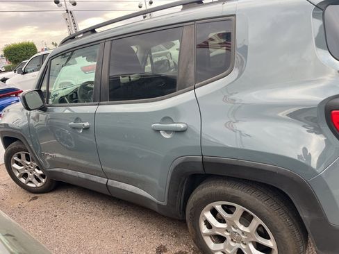 Used 2017 Jeep Renegade Latitude image 9