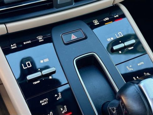Used 2024 Porsche Macan AWD/4WD image 16