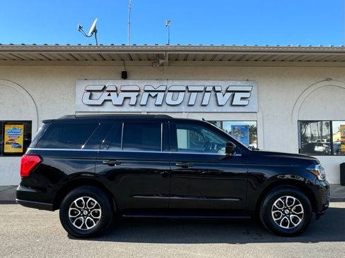 Used 2024 Ford Expedition XLT image 3