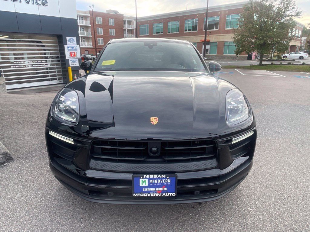 Used 2023 Porsche Macan AWD/4WD image 3