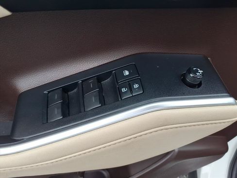 Used 2021 Toyota Highlander XLE AWD/4WD image 26