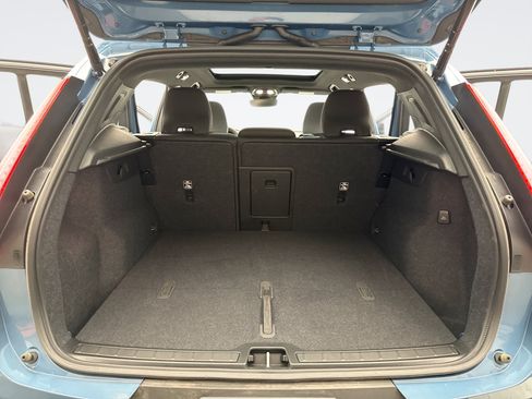 Used 2025 Volvo XC40 B5 Plus AWD/4WD image 19