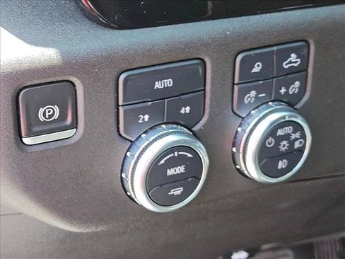 Used 2022 GMC Sierra 1500 SLT w/ SLT Convenience Package AWD/4WD image 13