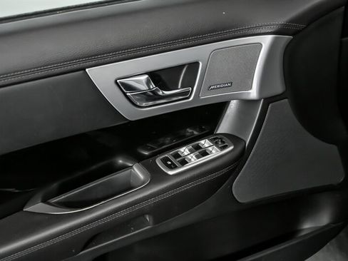 Used 2015 Jaguar XF Portfolio image 16