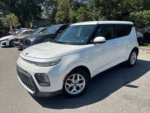 Used 2020 Kia Soul S image 2