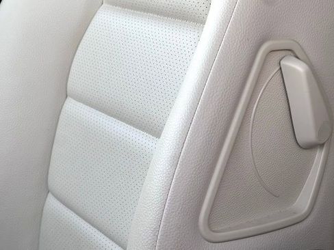 Used 2015 Mercedes-Benz GLK 350 4MATIC image 21