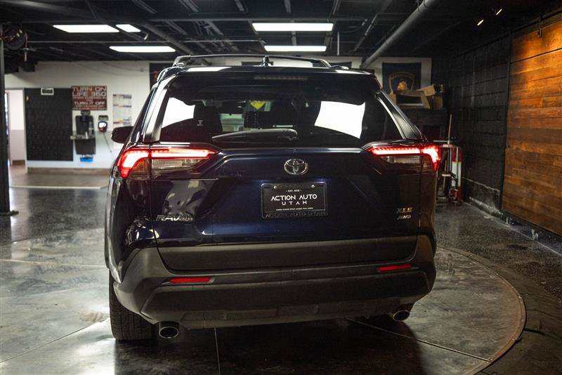 Used 2020 Toyota RAV4 XLE Premium AWD/4WD image 6