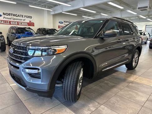 Used 2023 Ford Explorer XLT w/ Equipment Group 202A AWD/4WD image 18