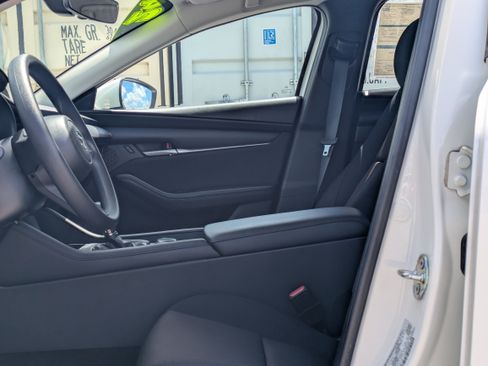 Used 2024 MAZDA MAZDA3 s FWD image 20
