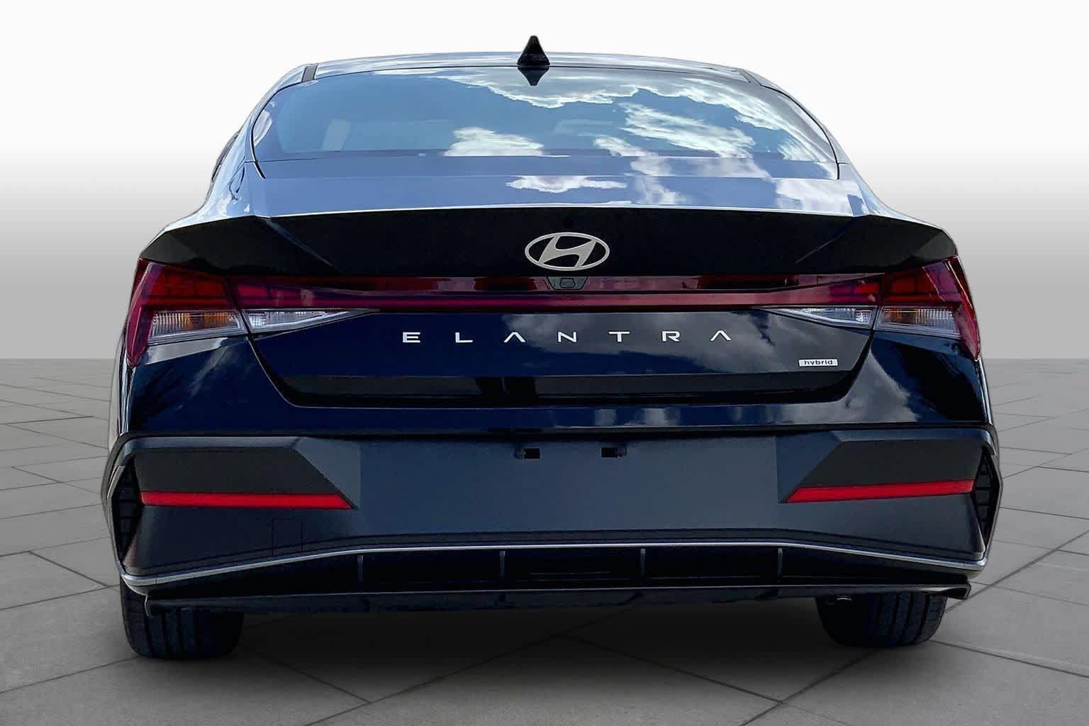 New 2026 Hyundai Elantra Limited FWD image 4