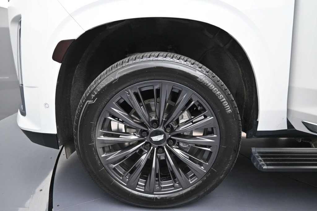 Used 2024 Cadillac Escalade Premium Luxury w/ Performance Package AWD/4WD image 18