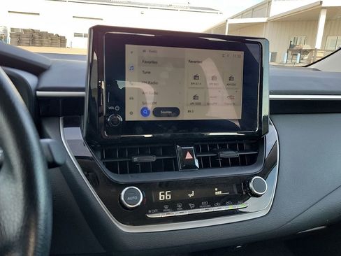 Used 2025 Toyota Corolla LE image 15