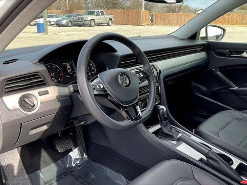 Used 2022 Volkswagen Passat 2.0T SE image 13