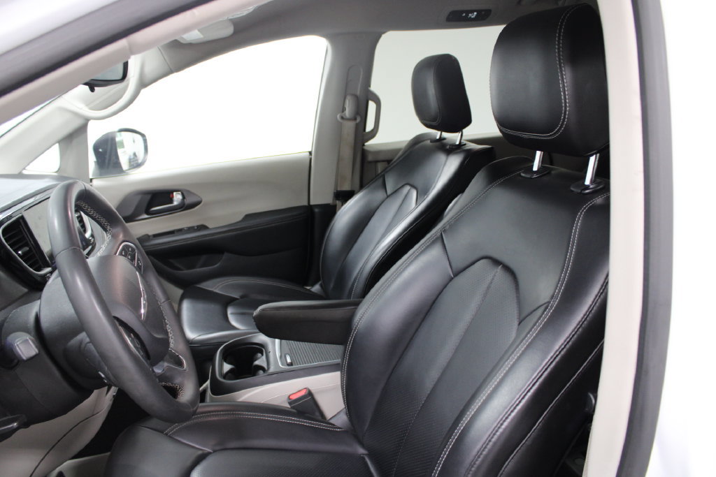Used 2024 Nissan Versa SR FWD image 58