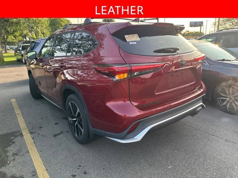 Used 2022 Toyota Highlander XSE AWD/4WD image 4