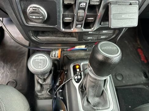 Used 2020 Jeep Gladiator Sport w/ Quick Order Package 24S AWD/4WD image 18