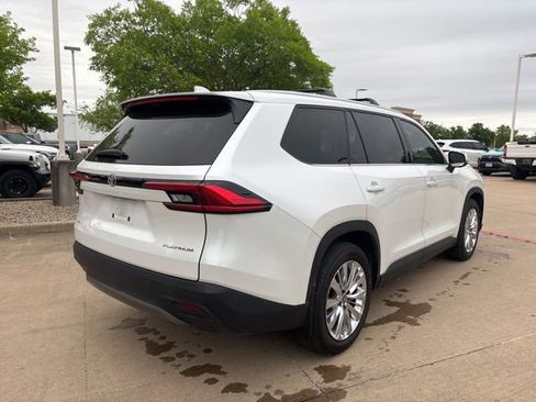 Used 2024 Toyota Grand Highlander Platinum image 5