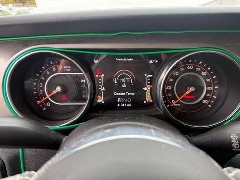 Used 2018 Jeep Wrangler Unlimited Sahara AWD/4WD image 15