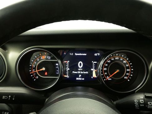 Used 2025 Jeep Wrangler Sahara image 19