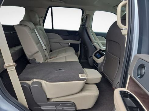 Used 2024 Lincoln Navigator Premiere AWD/4WD image 35