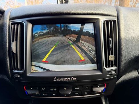 Used 2017 Maserati Levante image 21