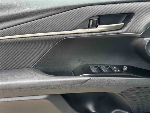 Used 2025 Toyota Camry SE image 15