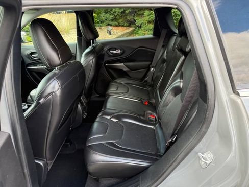 Used 2020 Jeep Cherokee Limited AWD/4WD image 7