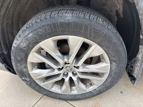 Used 2023 Toyota RAV4 XLE Premium image 12