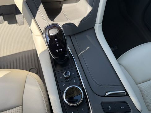 Used 2024 Cadillac XT6 Premium Luxury w/ Technology Package image 21