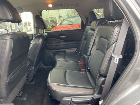 Used 2023 Nissan Pathfinder SL image 17