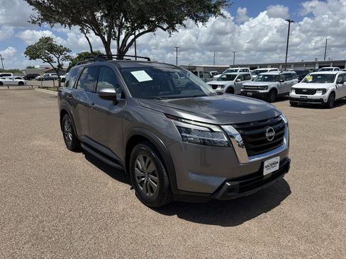 Used 2022 Nissan Pathfinder SV FWD image 5